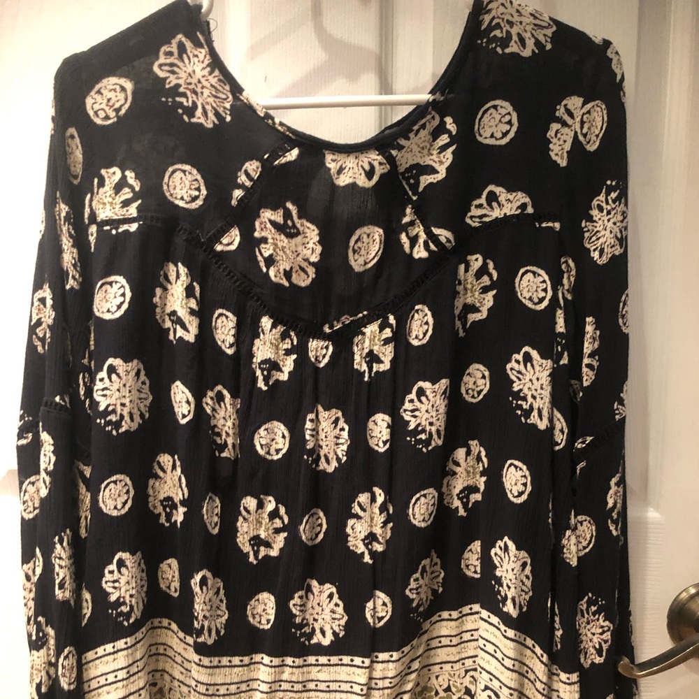 Loose long sleeve top